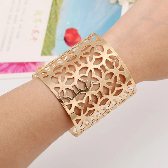 NEW!💙💎GOLDEN CLOVER QUATREFOIL CUFF BRACELET💎💙 - Picture 2 of 8